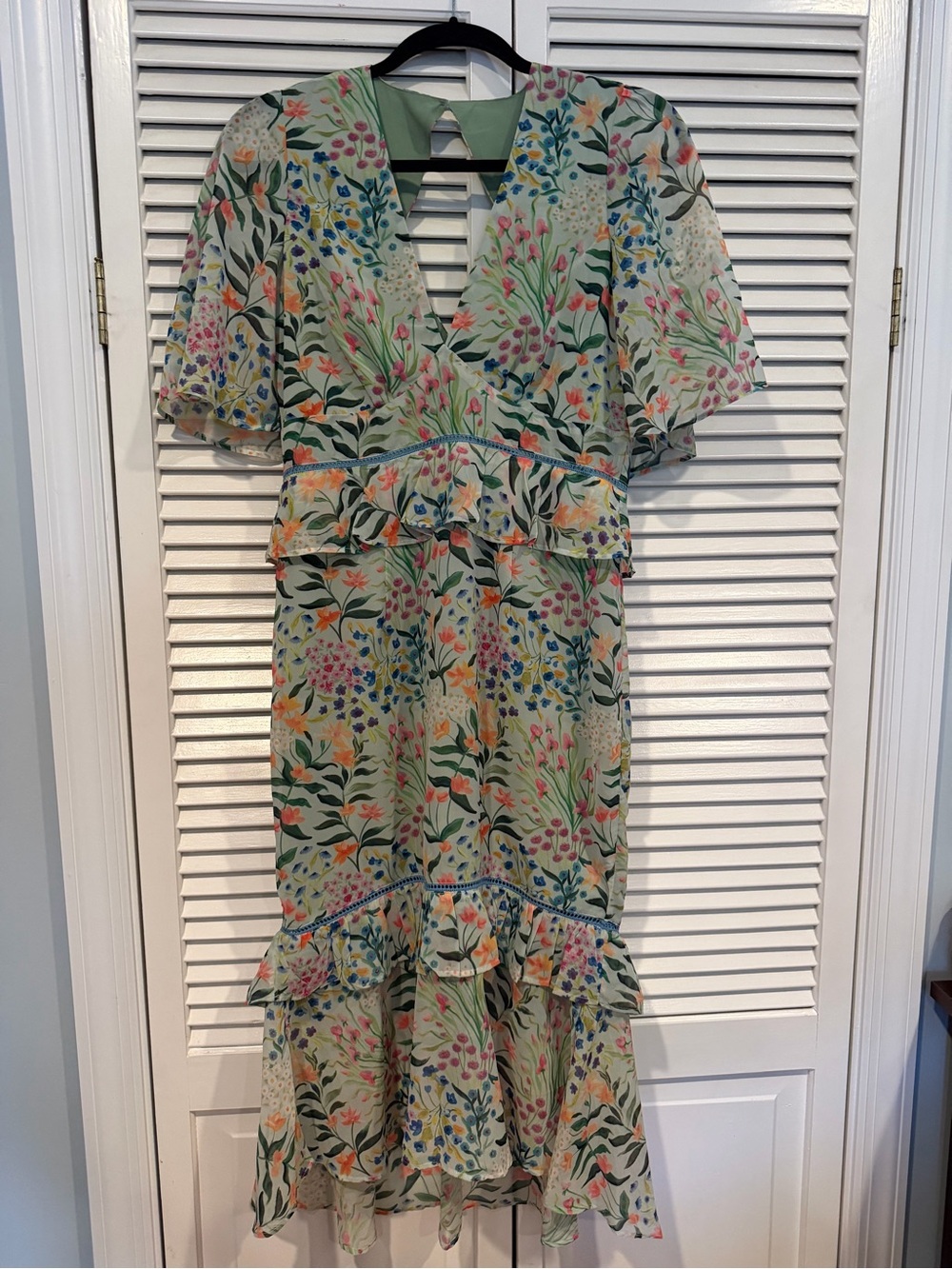 Hope & Ivy Floral Sage Green Tiered Ruffle Midi Dress